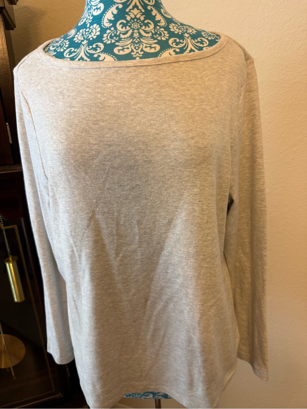 Old Navy Heather Light Gray Long Sleeve Women's Scoop Neck Top